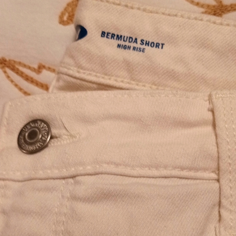 Bermuda Shorts - Picture 3 of 6
